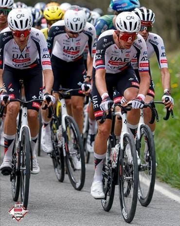 SUPER-VESTE PENTRU PASIONAȚI: Echipa lui Tadej Pogačar vine în Turul Sibiului! SUPER-VESTE PENTRU PASIONAȚI: Echipa lui Tadej Pogačar vine în Turul Sibiului!