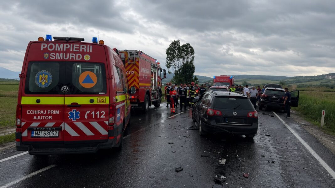 Accident rutier grav pe DN1, la ieșirea din Avrig spre Bradu: Planul Roșu de Intervenție a fost activat după un impact între patru autoturisme Accident rutier grav pe DN1, la ieșirea din Avrig spre Bradu: Planul Roșu de Intervenție a fost activat după un impact între patru autoturisme