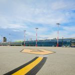 Terminalul Aeroportului Internațional Sibiu, văzut de pe platformă