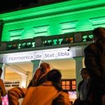 Vizitatori sub lumini verzi la Filarmonica de Stat Sibiu